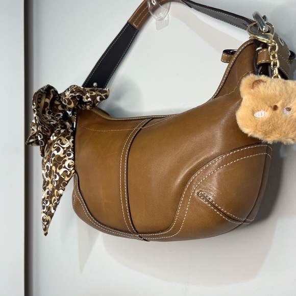 Coach Small hobo Shoulder Bag in Camel - Picture 3 of 7